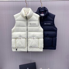 Moncler 蒙口🆕🆕🆕 25年冬季新款羽绒马甲 立领羽绒马甲,原版订制五金配件,采用顶级90白鸭绒超柔软,上身效果超 Moncler 蒙口🆕🆕🆕 25年冬季新款羽绒马甲 立领羽绒马甲,原版订制五金配件,采用顶级90白鸭绒超柔软,上身效果超