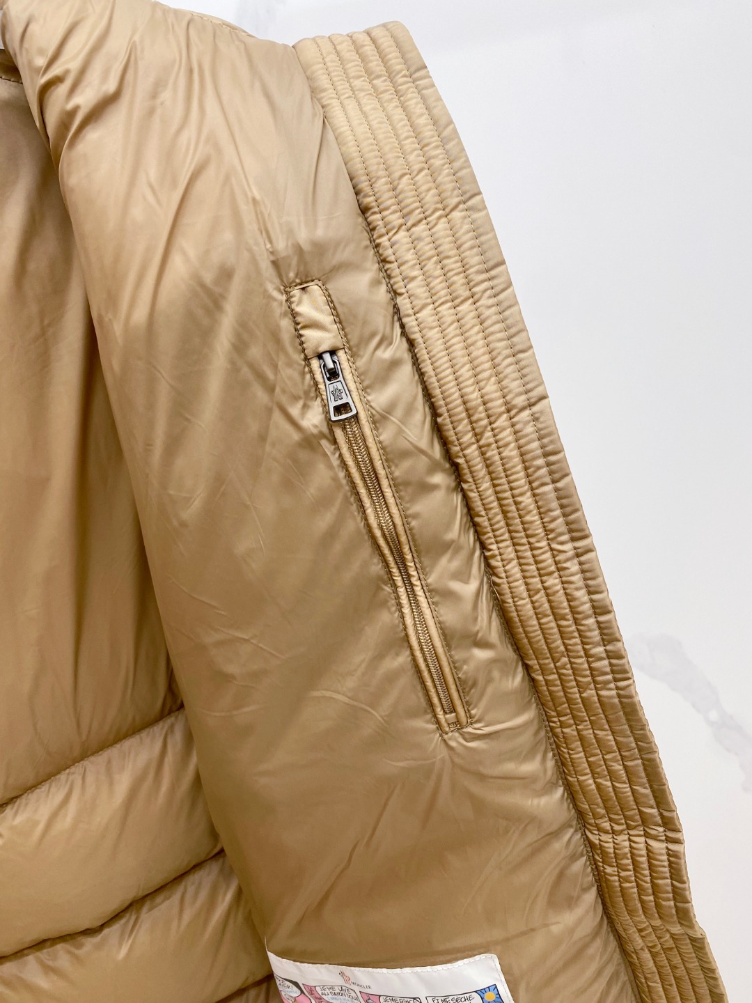 特级羽绒⬆️Moncler王牌经典,2025全新上市.Maya(全新科技尼龙)男士哑光短款羽绒夹克外套.