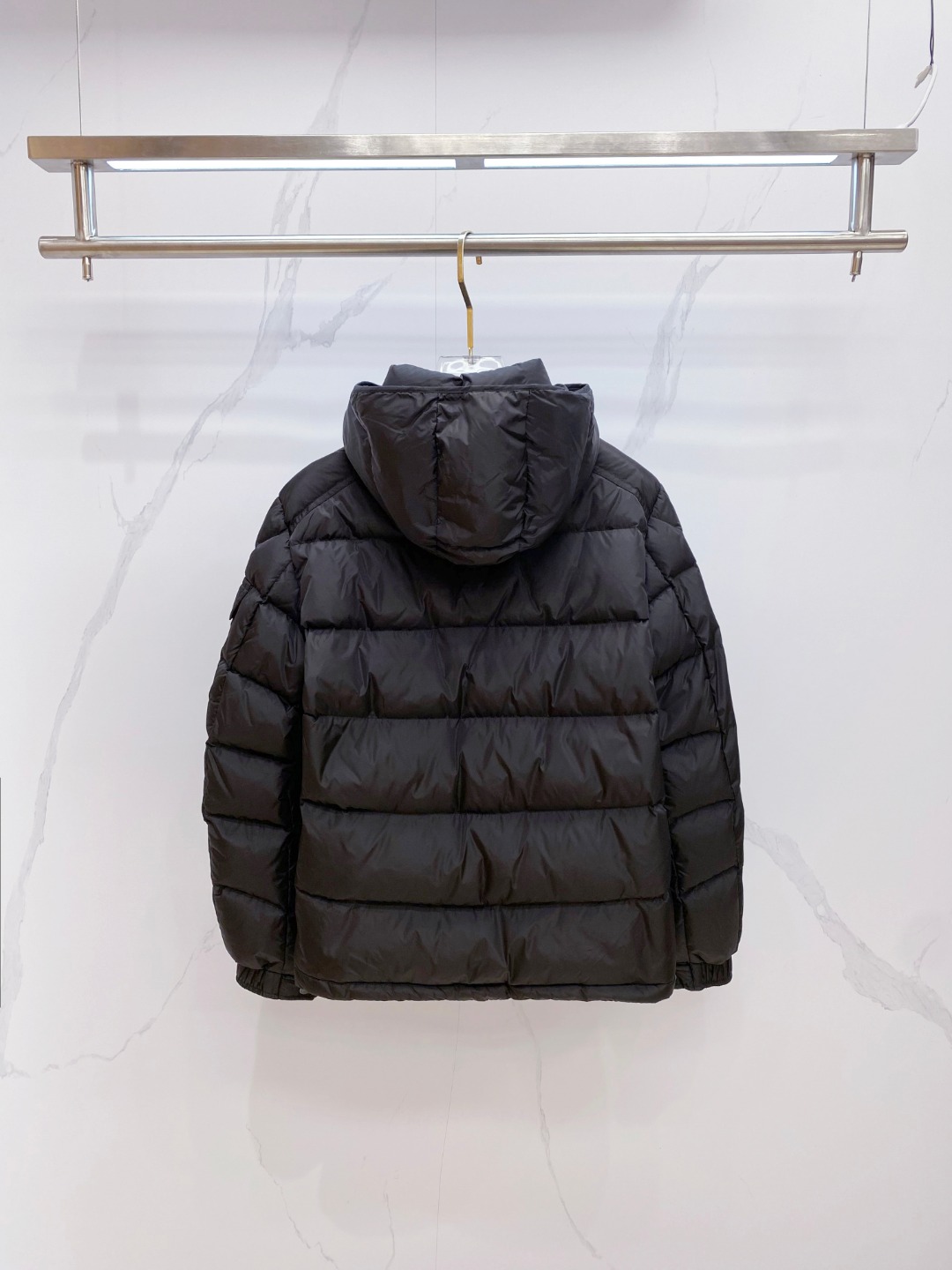 特级羽绒⬆️Moncler王牌经典,2025全新上市.Maya(全新科技尼龙)男士哑光短款羽绒夹克外套.