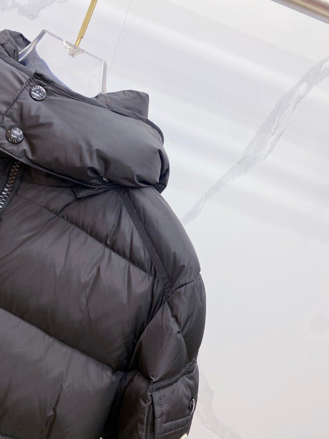 特级羽绒⬆️Moncler王牌经典,2025全新上市.Maya(全新科技尼龙)男士哑光短款羽绒夹克外套.