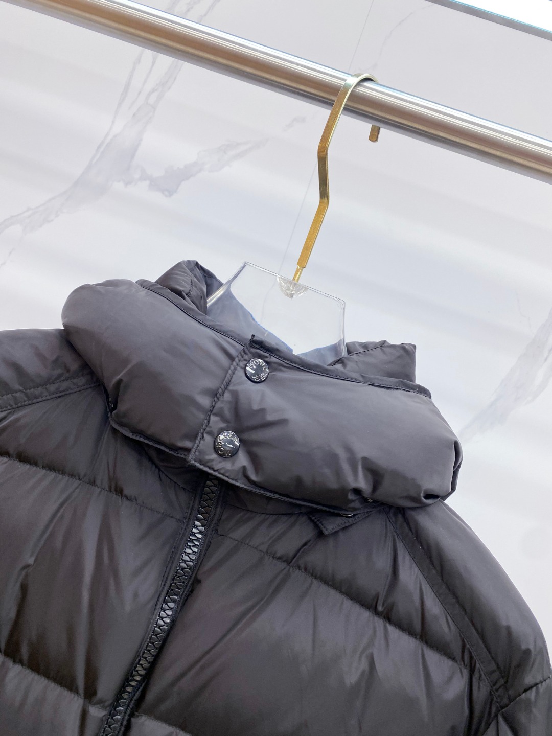 特级羽绒⬆️Moncler王牌经典,2025全新上市.Maya(全新科技尼龙)男士哑光短款羽绒夹克外套.