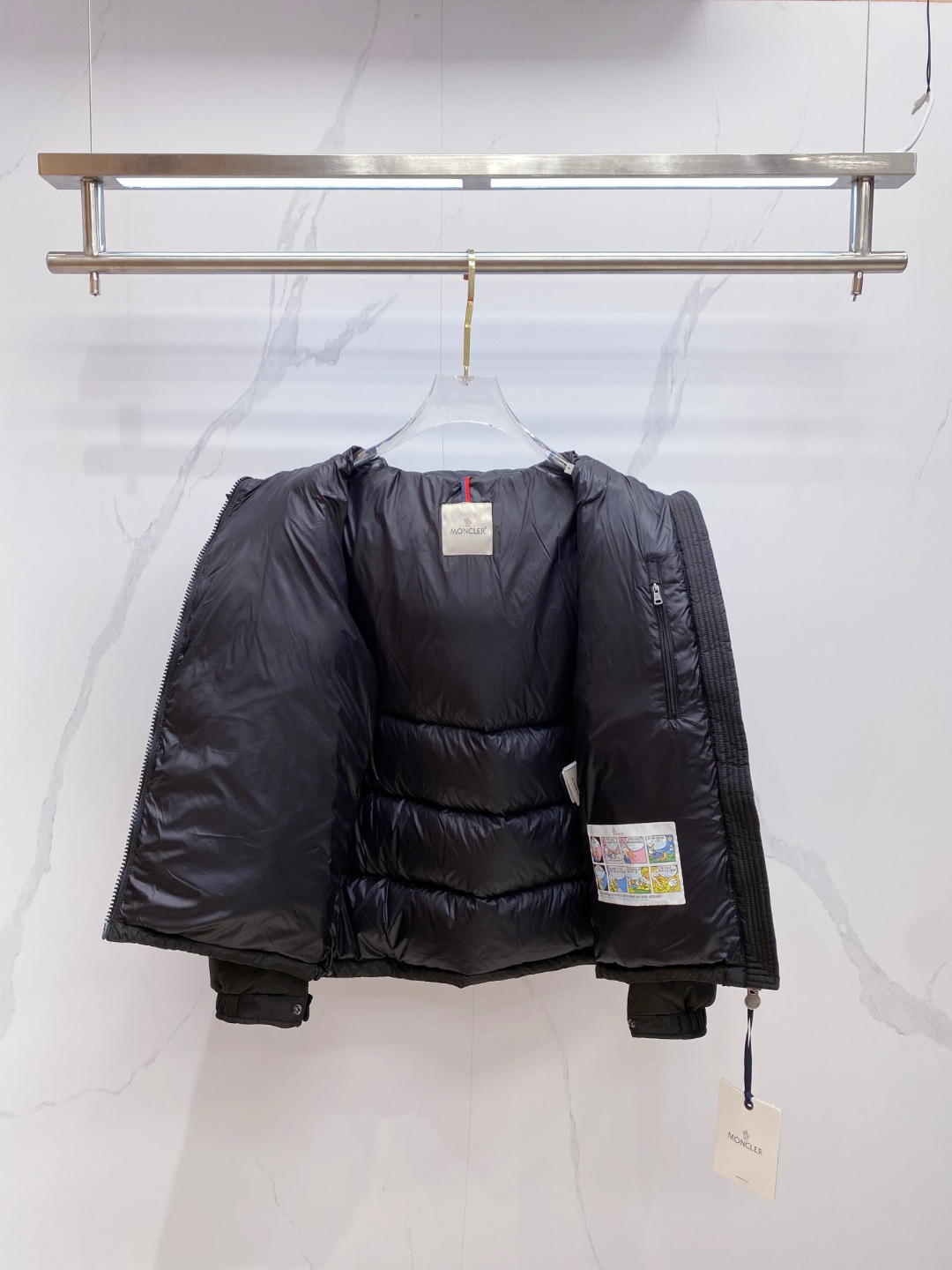特级羽绒⬆️Moncler王牌经典,2025全新上市.Maya(全新科技尼龙)男士哑光短款羽绒夹克外套.
