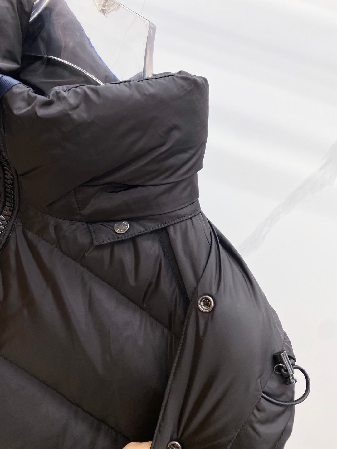 特级羽绒⬆️Moncler王牌经典,2025全新上市.Maya(全新科技尼龙)男士哑光短款羽绒夹克外套.