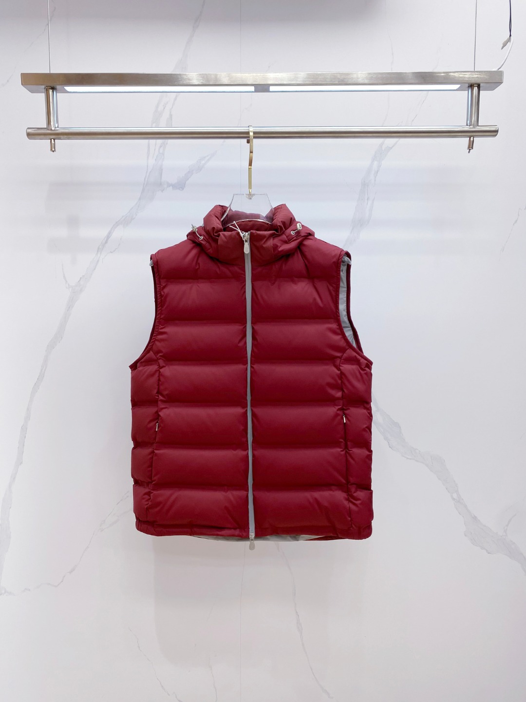 25秋冬新品发布，BC新款羽绒马甲出货，帽子可完全拆卸成立领，所有面料及辅料原版开模订制，质感超强，码数