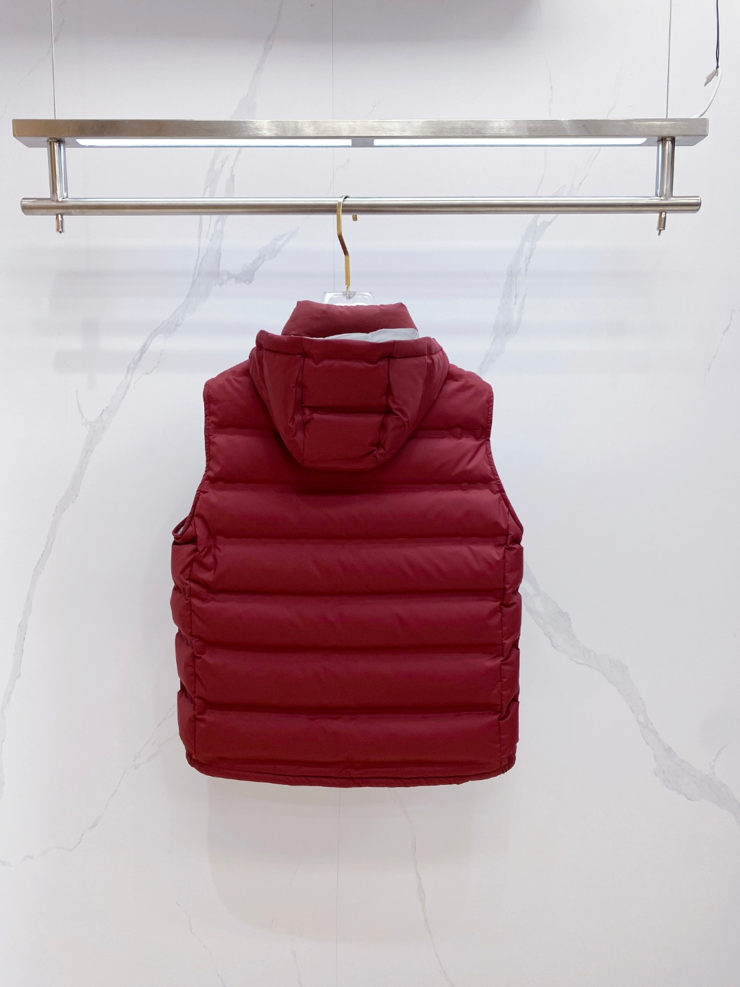 25秋冬新品发布，BC新款羽绒马甲出货，帽子可完全拆卸成立领，所有面料及辅料原版开模订制，质感超强，码数