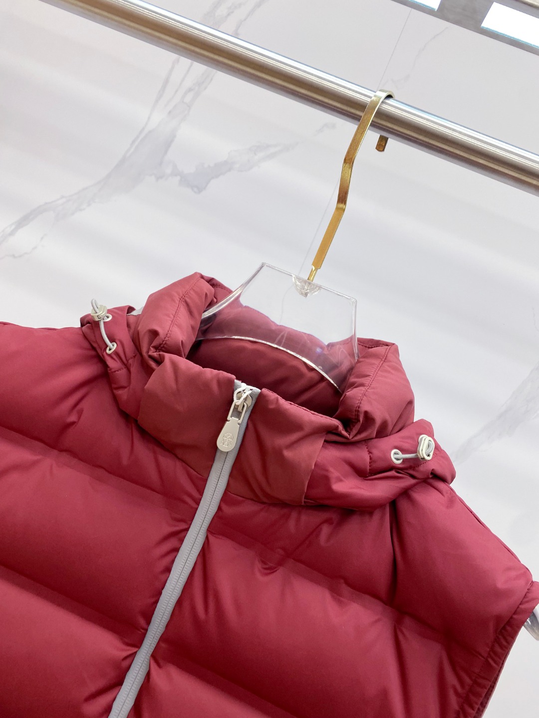 25秋冬新品发布，BC新款羽绒马甲出货，帽子可完全拆卸成立领，所有面料及辅料原版开模订制，质感超强，码数