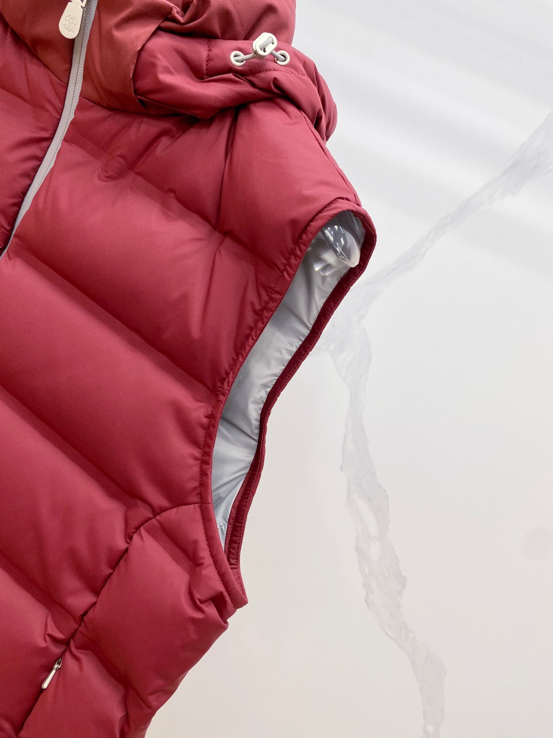 25秋冬新品发布，BC新款羽绒马甲出货，帽子可完全拆卸成立领，所有面料及辅料原版开模订制，质感超强，码数