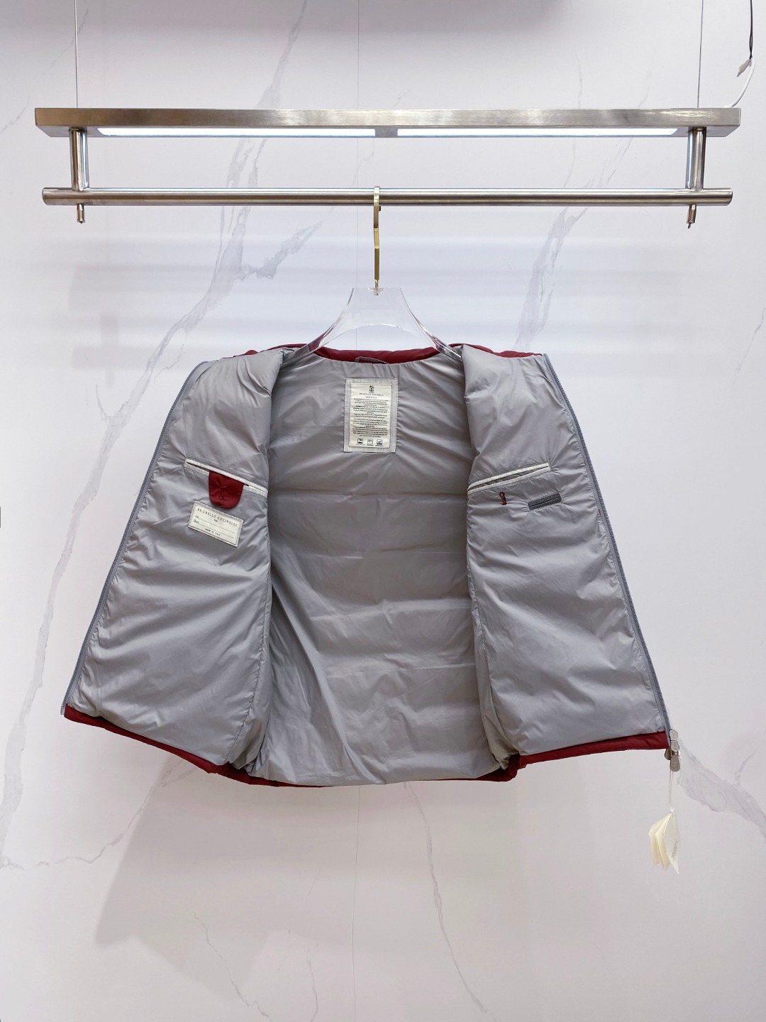 25秋冬新品发布，BC新款羽绒马甲出货，帽子可完全拆卸成立领，所有面料及辅料原版开模订制，质感超强，码数