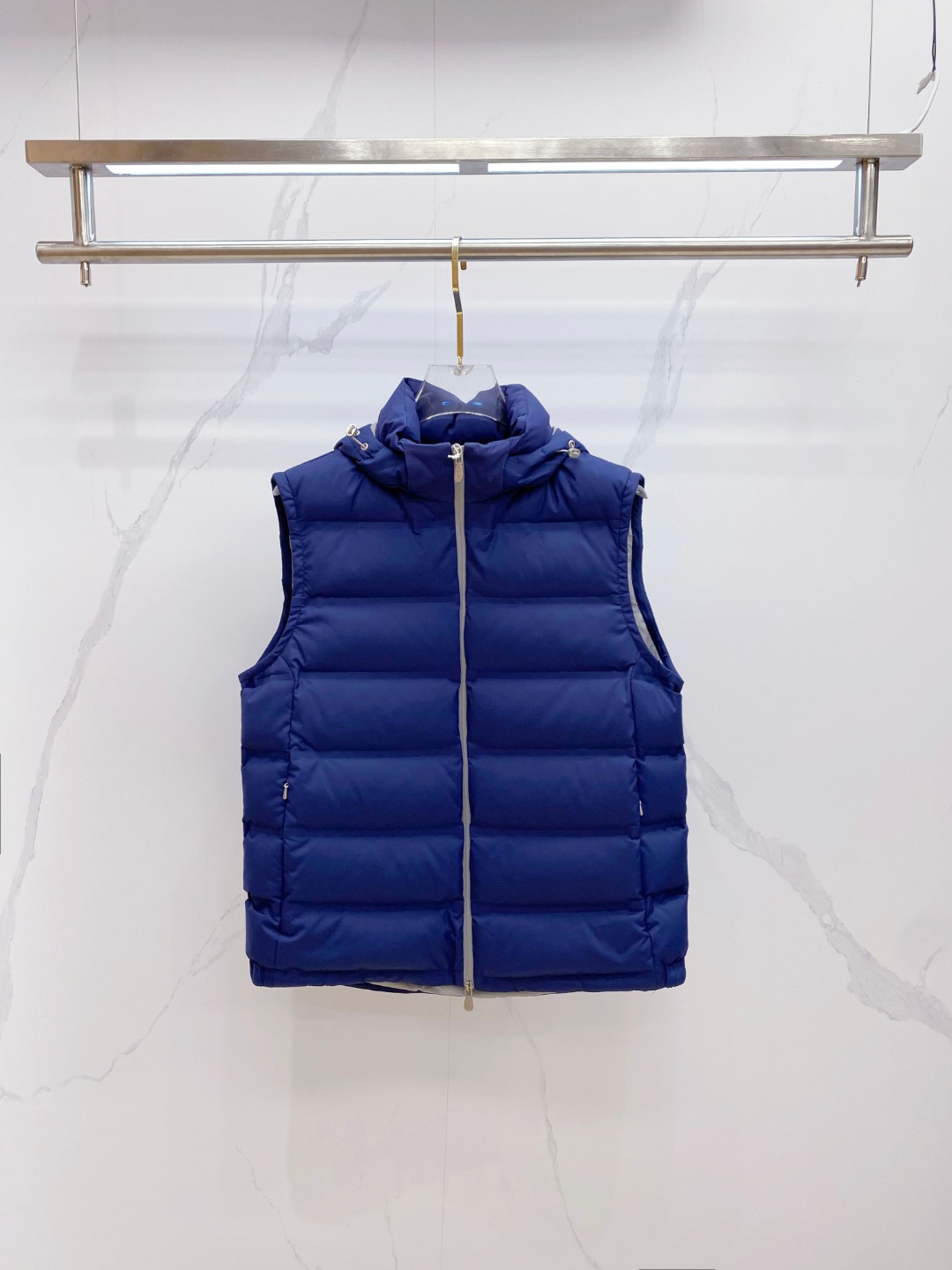 25秋冬新品发布，BC新款羽绒马甲出货，帽子可完全拆卸成立领，所有面料及辅料原版开模订制，质感超强，码数