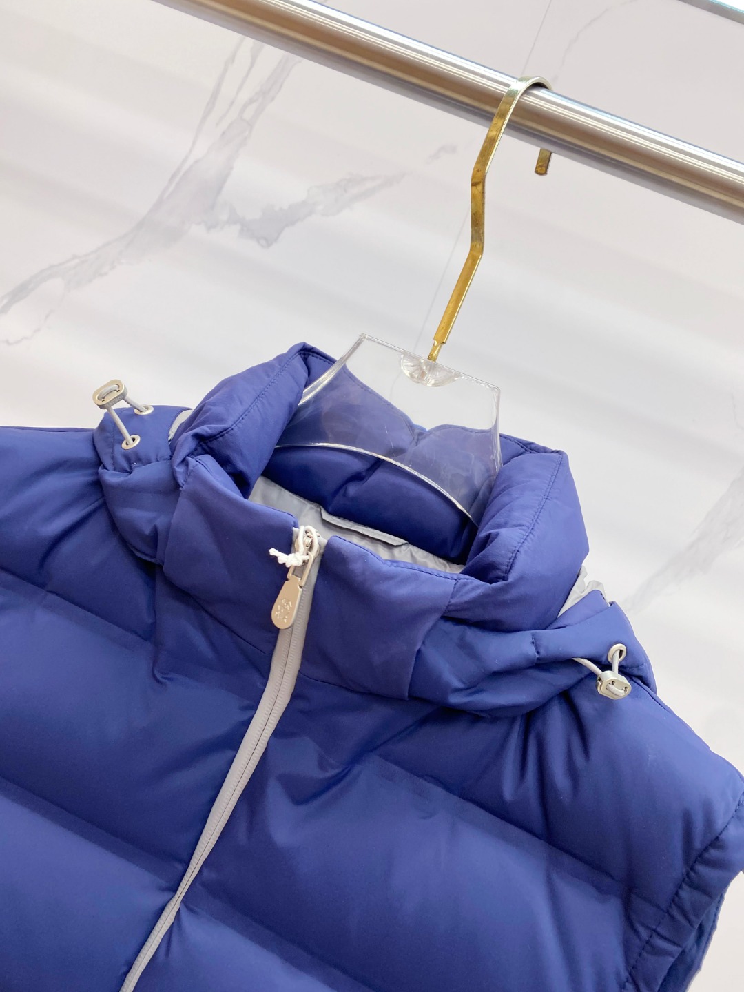 25秋冬新品发布，BC新款羽绒马甲出货，帽子可完全拆卸成立领，所有面料及辅料原版开模订制，质感超强，码数