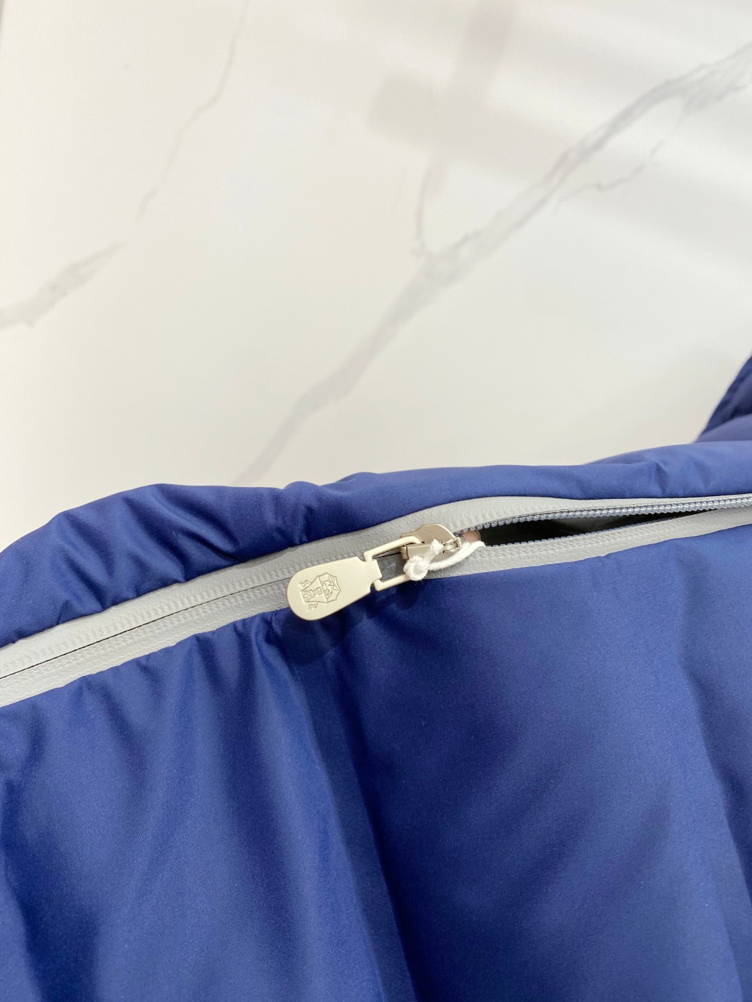 25秋冬新品发布，BC新款羽绒马甲出货，帽子可完全拆卸成立领，所有面料及辅料原版开模订制，质感超强，码数