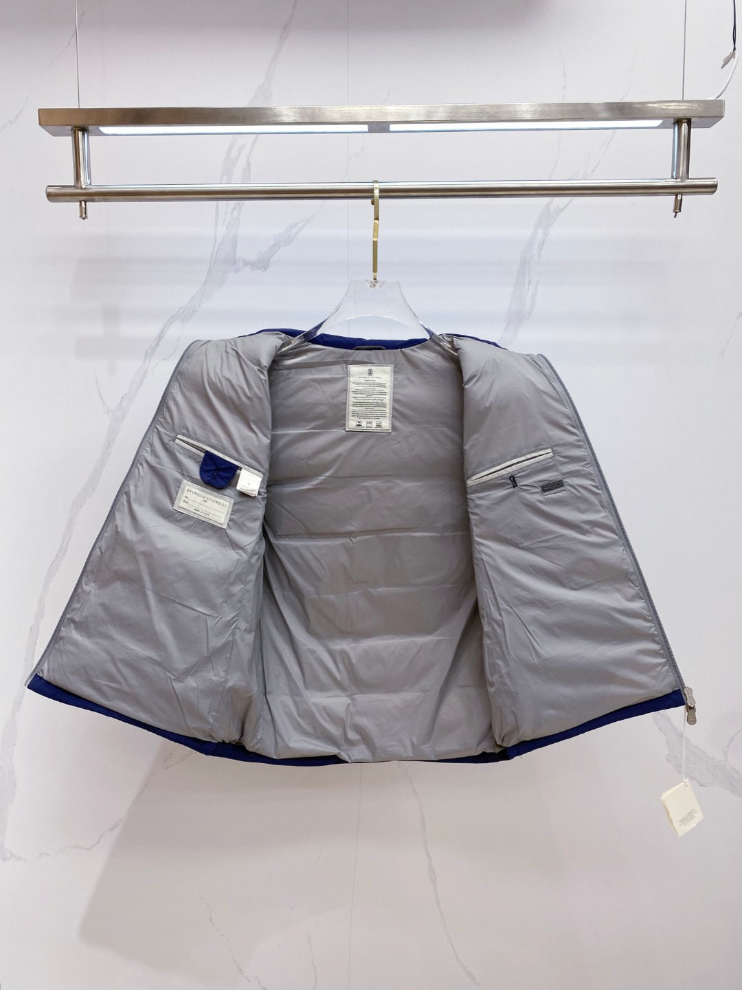 25秋冬新品发布，BC新款羽绒马甲出货，帽子可完全拆卸成立领，所有面料及辅料原版开模订制，质感超强，码数