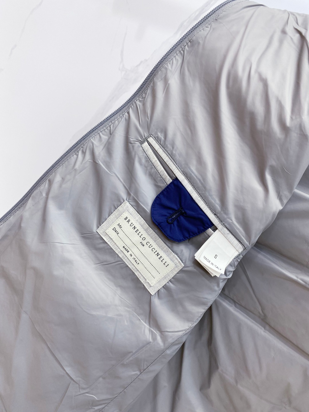 25秋冬新品发布，BC新款羽绒马甲出货，帽子可完全拆卸成立领，所有面料及辅料原版开模订制，质感超强，码数