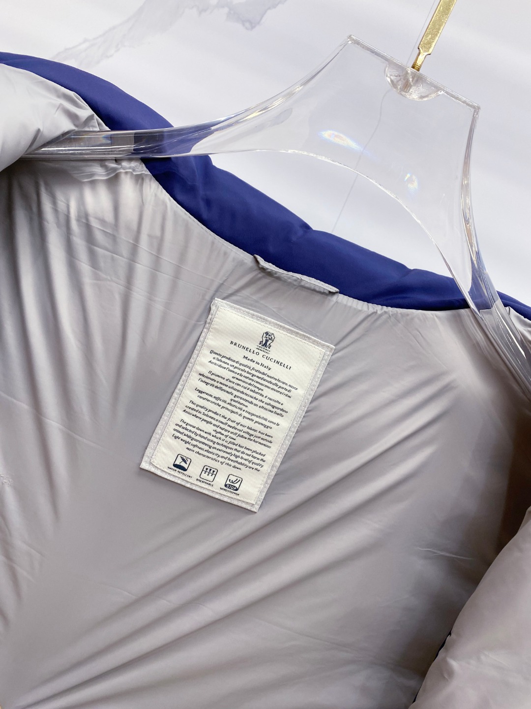 25秋冬新品发布，BC新款羽绒马甲出货，帽子可完全拆卸成立领，所有面料及辅料原版开模订制，质感超强，码数