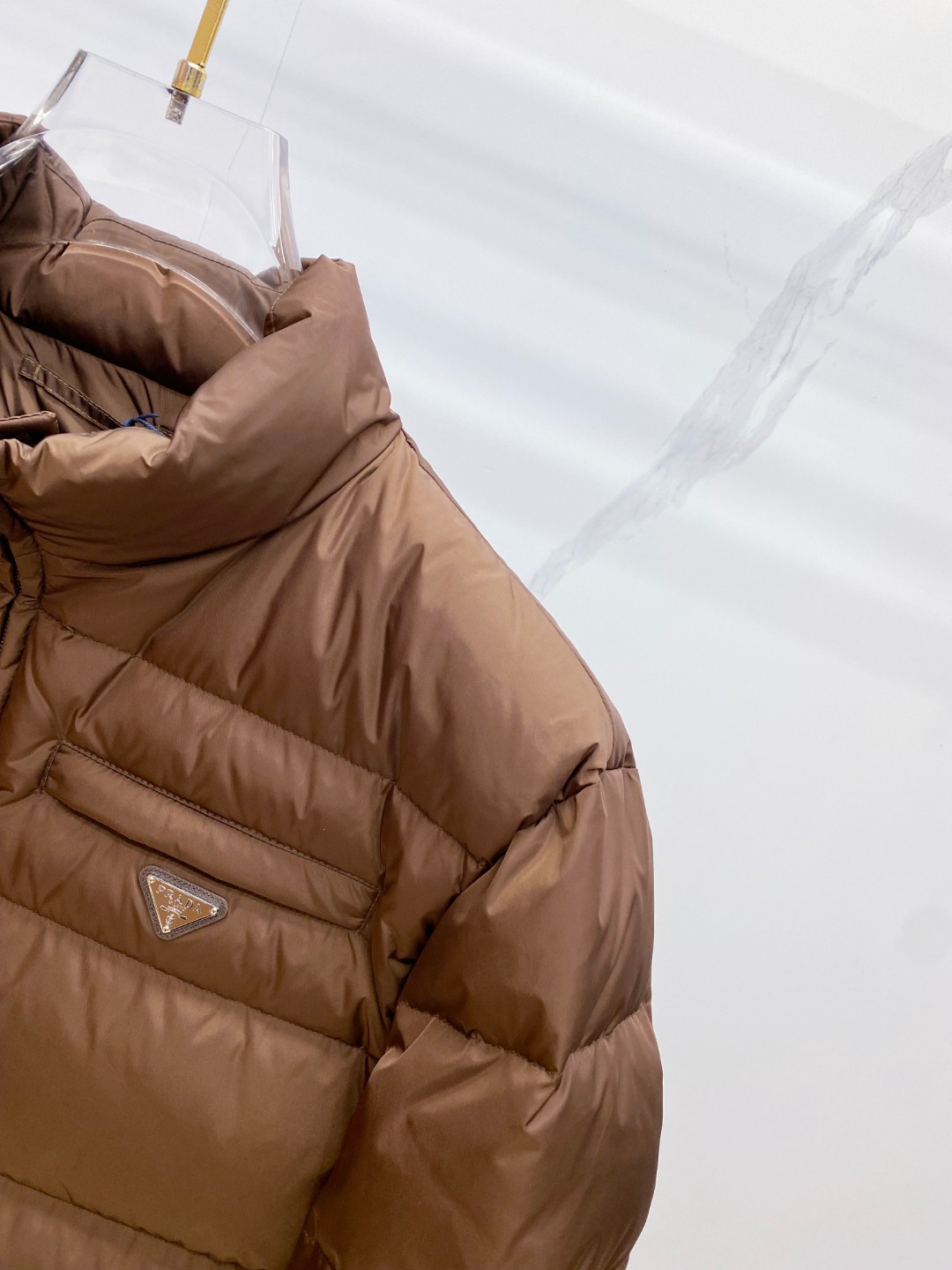 Prada 普拉达2025秋冬专柜同步新品发布，最新款羽绒服出货，全部原版购入，今年最新色，无论面料和辅