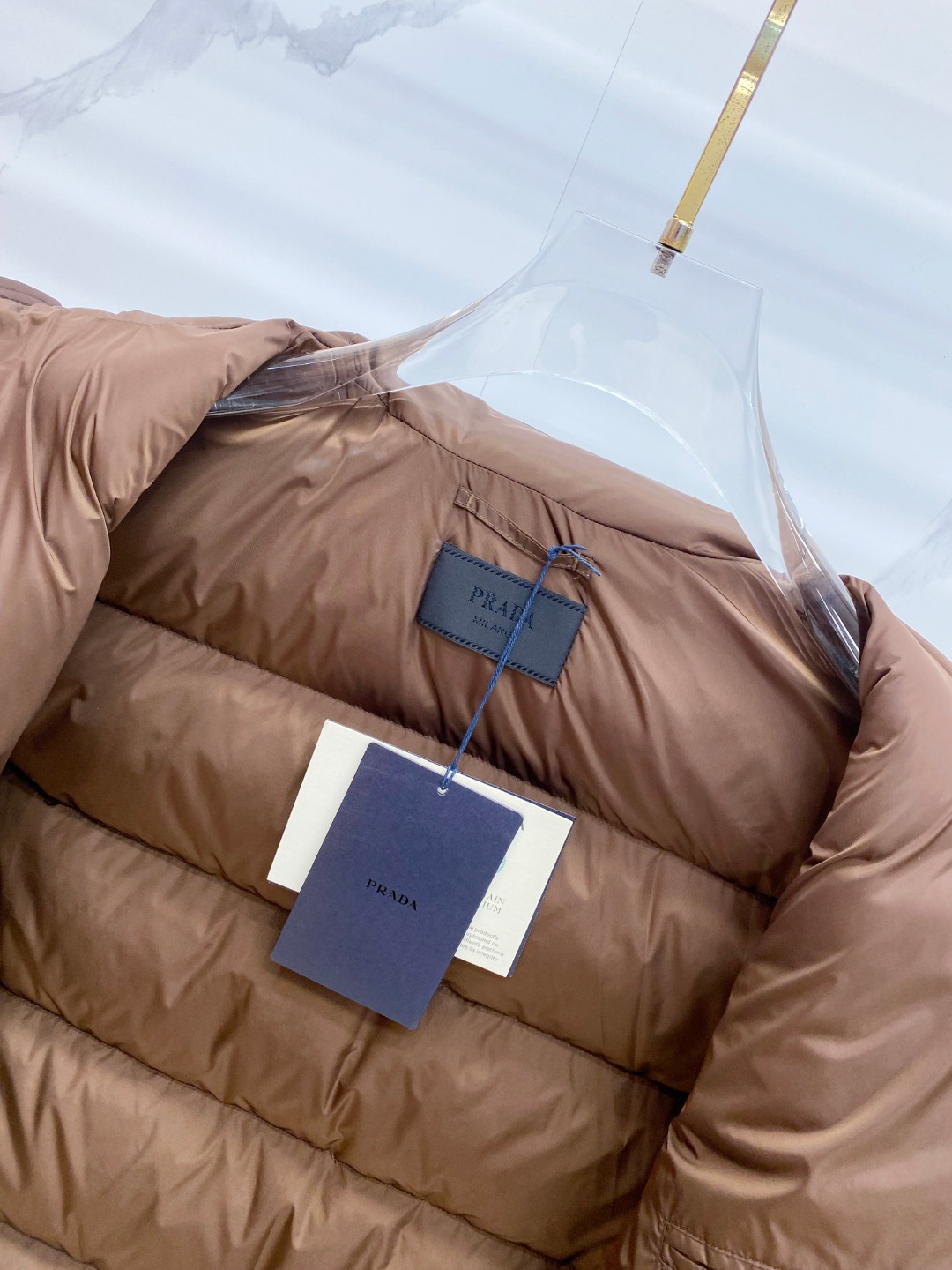 Prada 普拉达2025秋冬专柜同步新品发布，最新款羽绒服出货，全部原版购入，今年最新色，无论面料和辅