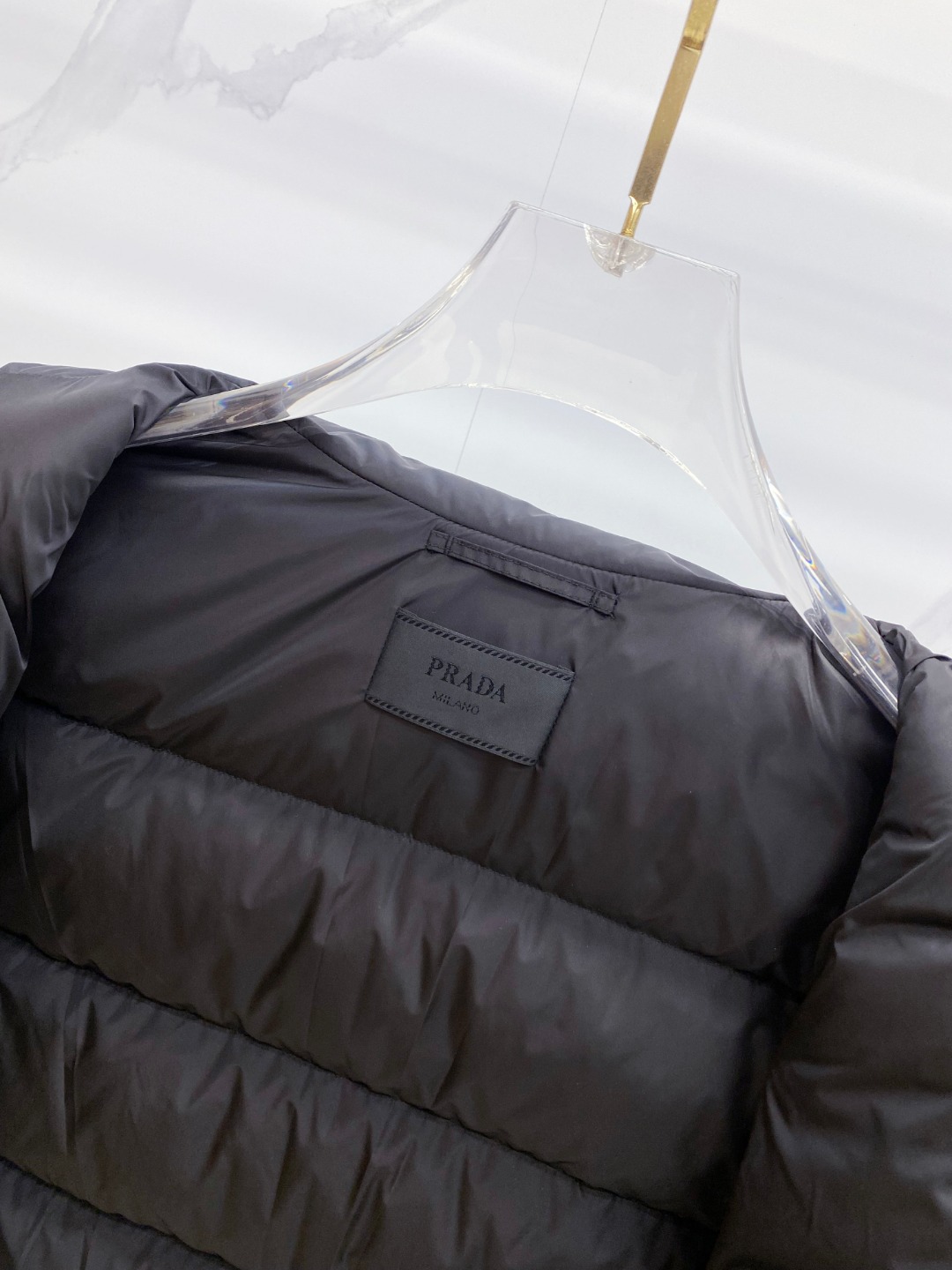 Prada 普拉达2025秋冬专柜同步新品发布，最新款羽绒服出货，全部原版购入，今年最新色，无论面料和辅