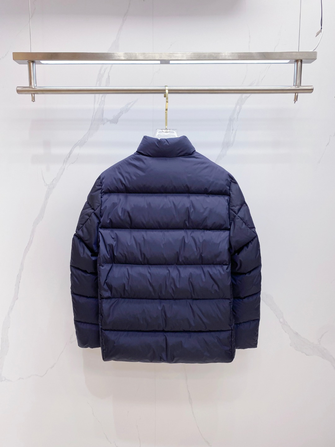 Prada 普拉达2025秋冬专柜同步新品发布，最新款羽绒服出货，全部原版购入，今年最新色，无论面料和辅