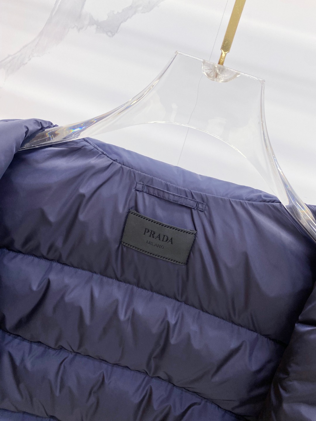 Prada 普拉达2025秋冬专柜同步新品发布，最新款羽绒服出货，全部原版购入，今年最新色，无论面料和辅