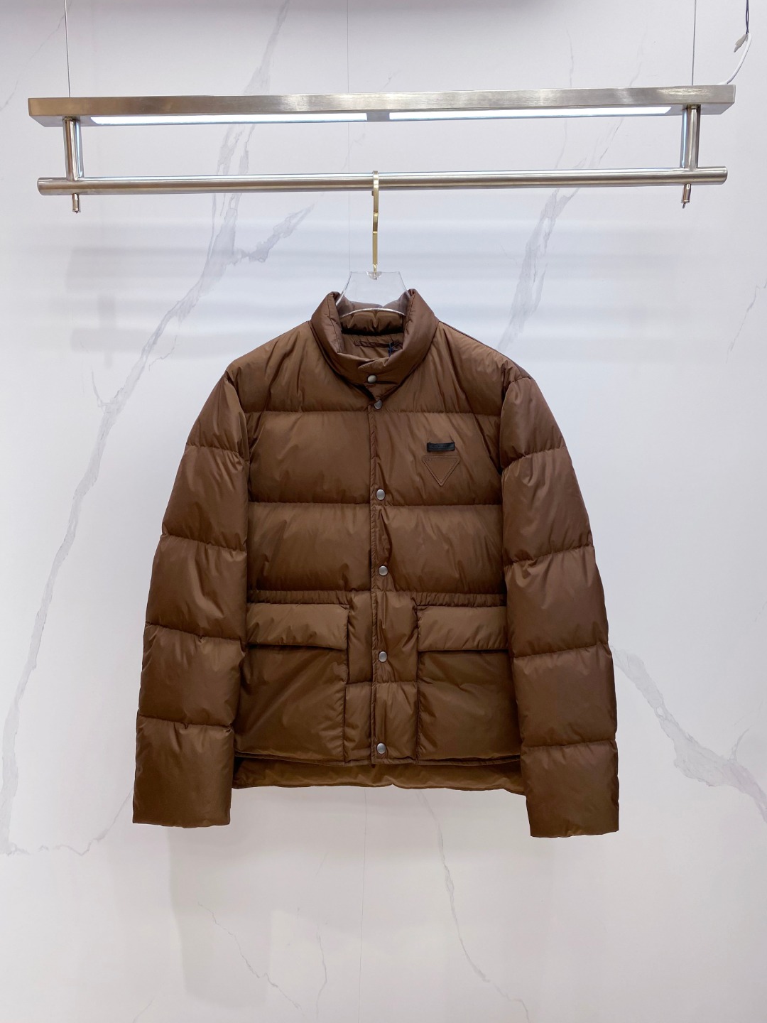 Prada 普拉达2025秋冬专柜同步新品发布，最新款羽绒服出货，全部原版购入，今年最新色，无论面料和辅