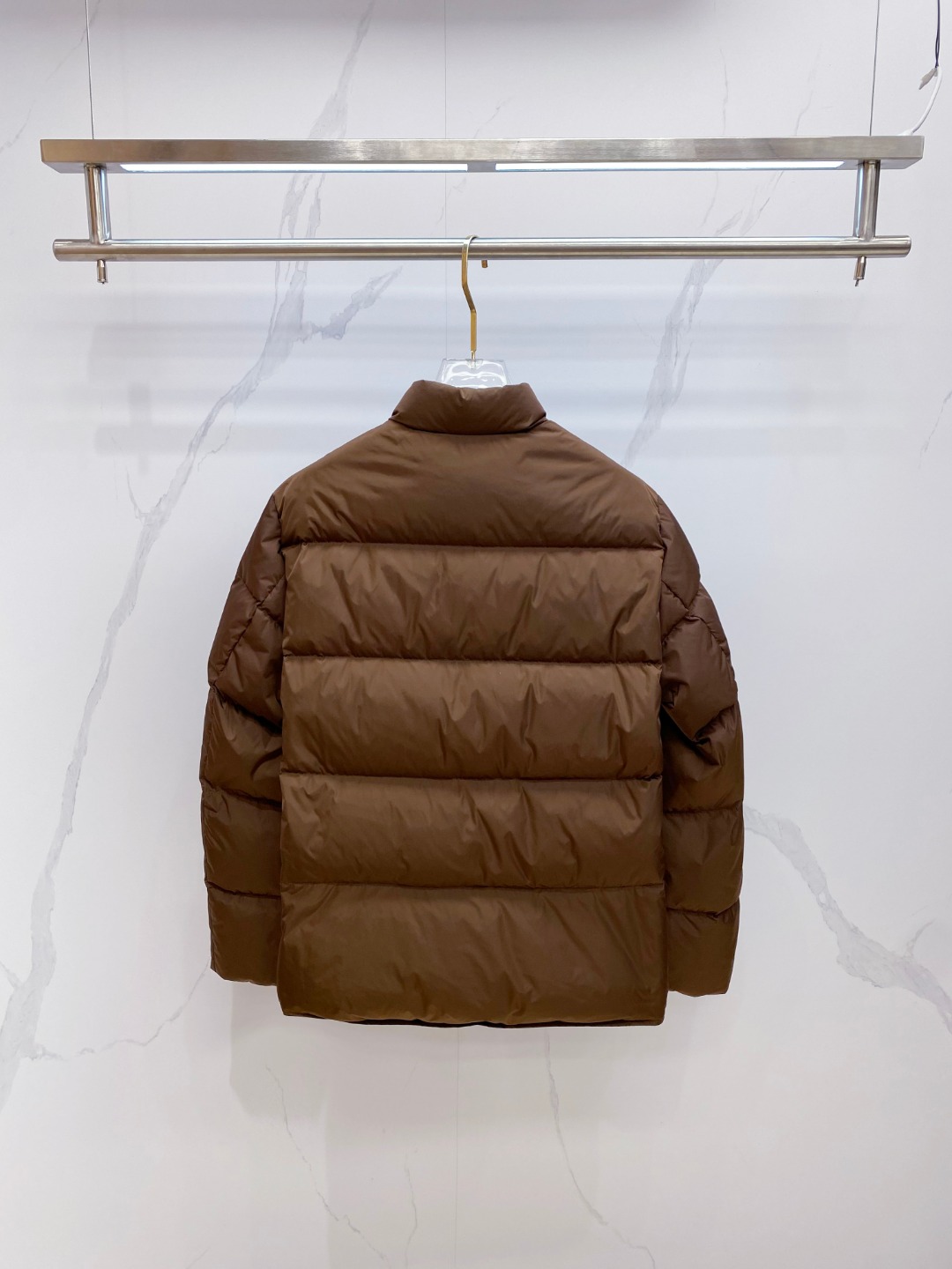 Prada 普拉达2025秋冬专柜同步新品发布，最新款羽绒服出货，全部原版购入，今年最新色，无论面料和辅