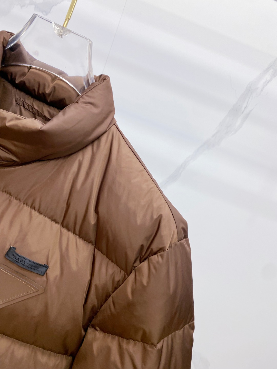 Prada 普拉达2025秋冬专柜同步新品发布，最新款羽绒服出货，全部原版购入，今年最新色，无论面料和辅