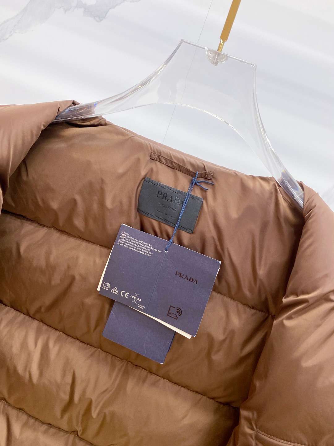 Prada 普拉达2025秋冬专柜同步新品发布，最新款羽绒服出货，全部原版购入，今年最新色，无论面料和辅