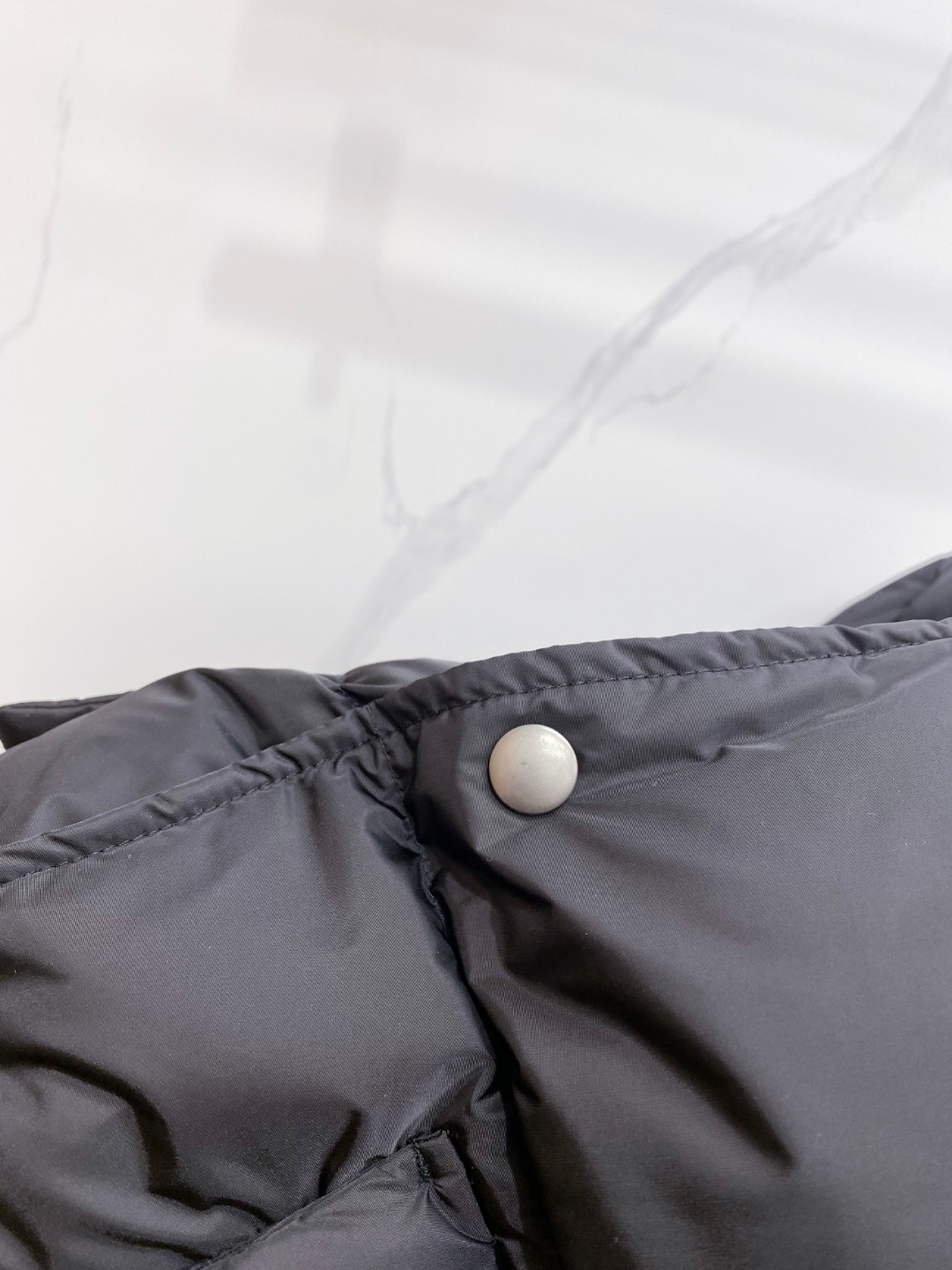 Prada 普拉达2025秋冬专柜同步新品发布，最新款羽绒服出货，全部原版购入，今年最新色，无论面料和辅