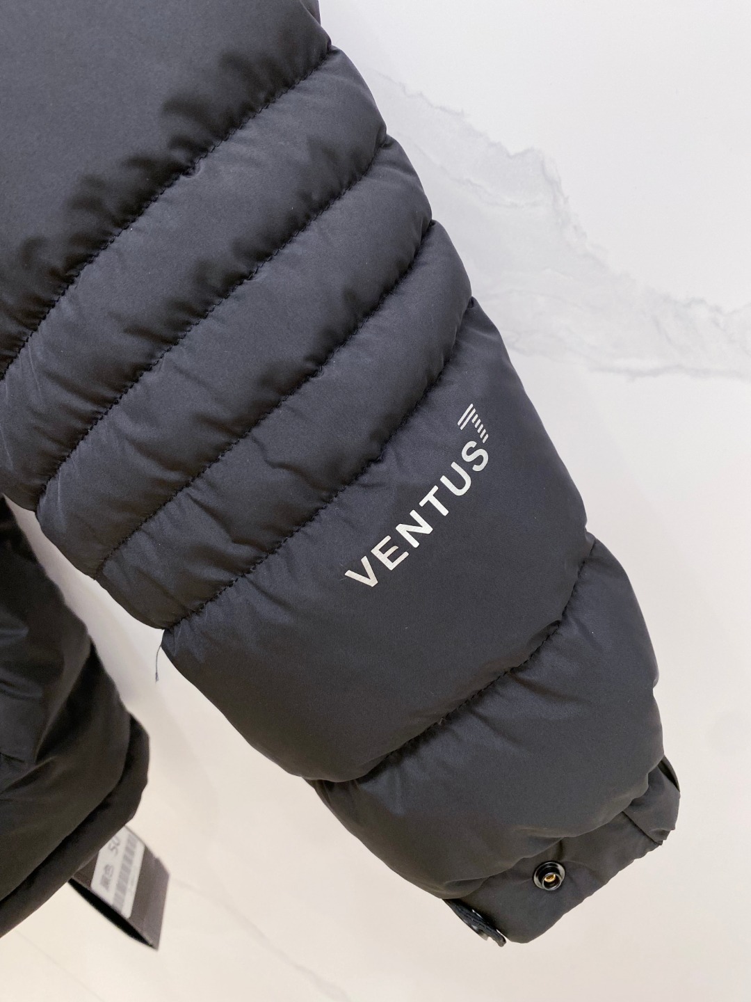 Armani 阿玛尼 2025秋冬专柜同步新品发布，最新款立领羽绒服出货，全部原版购入，无论面料和辅料，