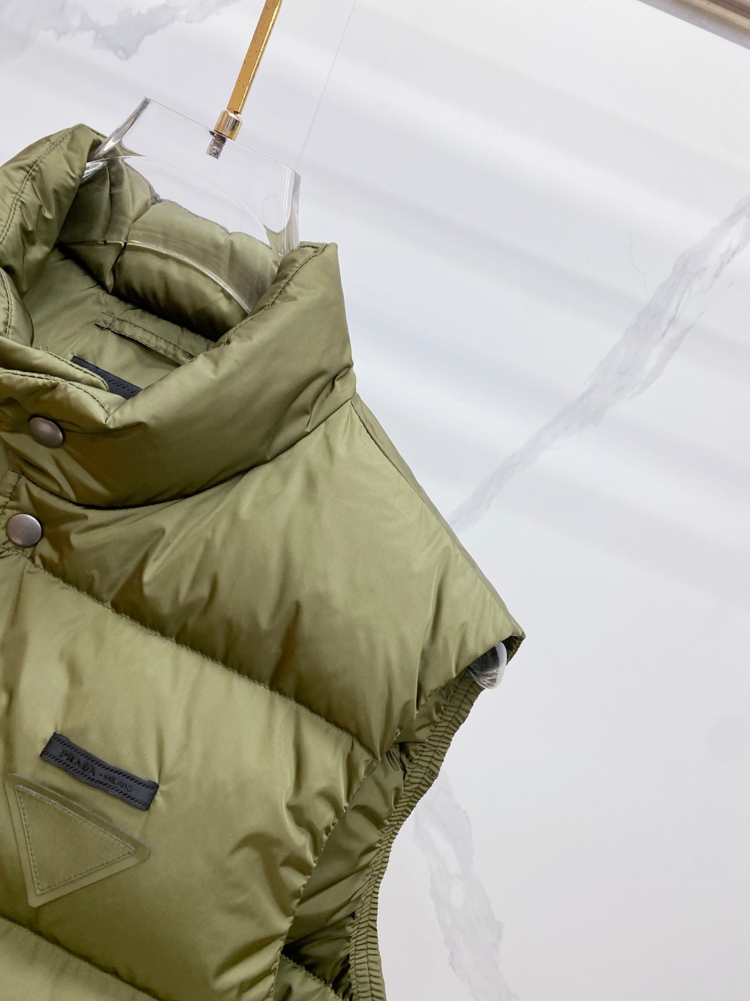 Prada 普拉达2025秋冬专柜同步新品发布，最新工装羽绒马甲出货，原版购入，无论面料及辅料，全部做到