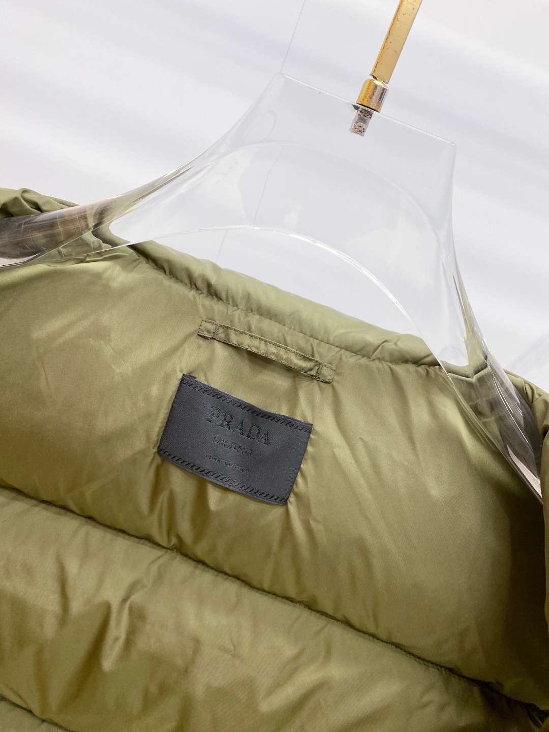 Prada 普拉达2025秋冬专柜同步新品发布，最新工装羽绒马甲出货，原版购入，无论面料及辅料，全部做到