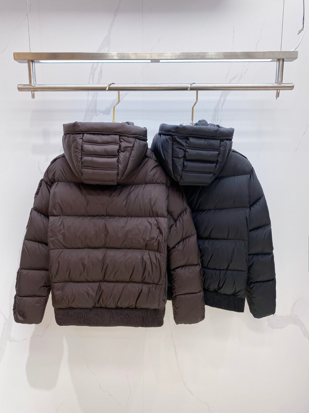 Dior 迪奥 🆕🆕🆕25年冬季最新羽绒服立体剪裁廓形版型上身显瘦帅气！胸前小logo设计、时尚感极强。