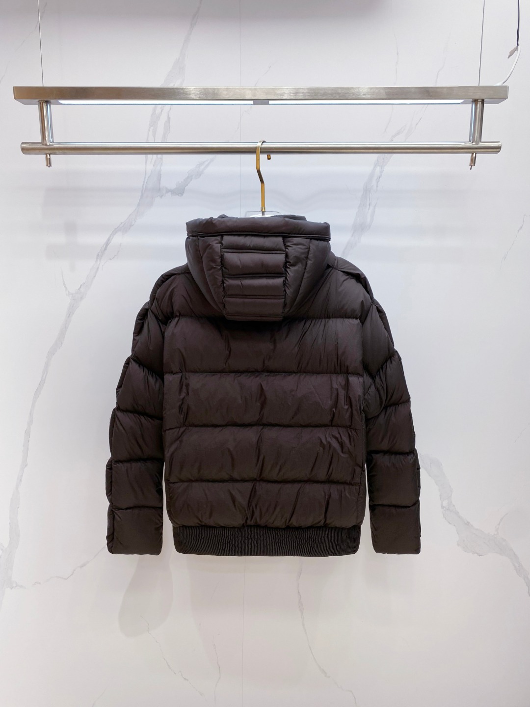 Dior 迪奥 🆕🆕🆕25年冬季最新羽绒服立体剪裁廓形版型上身显瘦帅气！胸前小logo设计、时尚感极强。