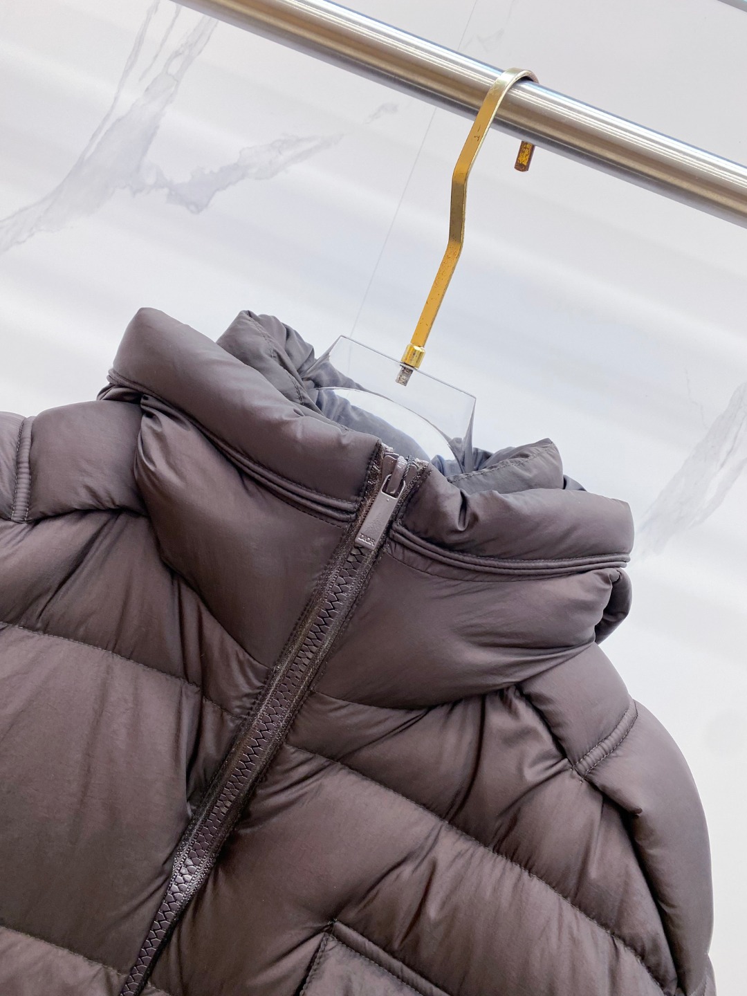 Dior 迪奥 🆕🆕🆕25年冬季最新羽绒服立体剪裁廓形版型上身显瘦帅气！胸前小logo设计、时尚感极强。