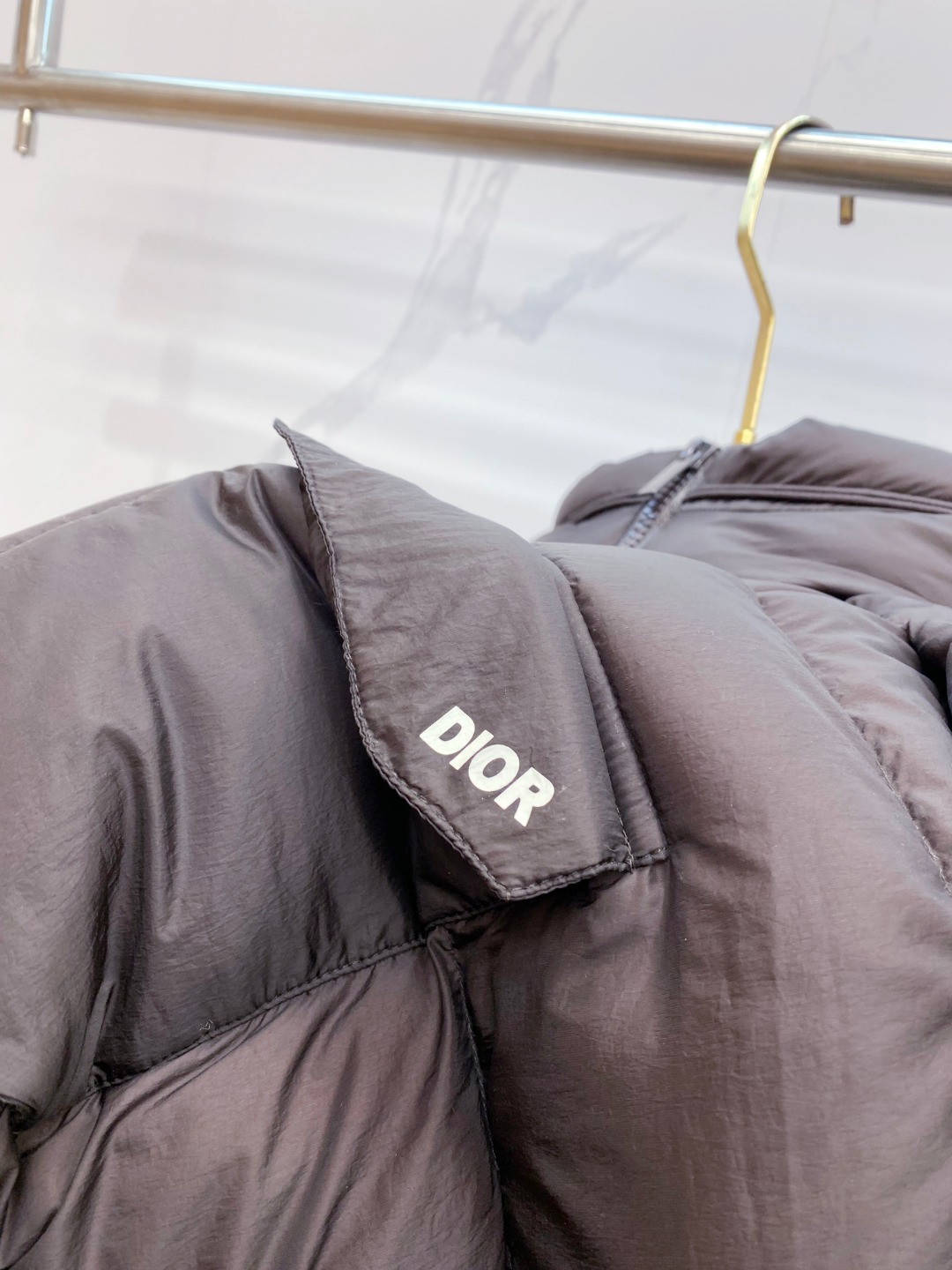 Dior 迪奥 🆕🆕🆕25年冬季最新羽绒服立体剪裁廓形版型上身显瘦帅气！胸前小logo设计、时尚感极强。