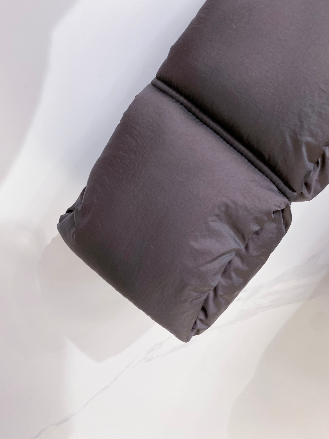 Dior 迪奥 🆕🆕🆕25年冬季最新羽绒服立体剪裁廓形版型上身显瘦帅气！胸前小logo设计、时尚感极强。