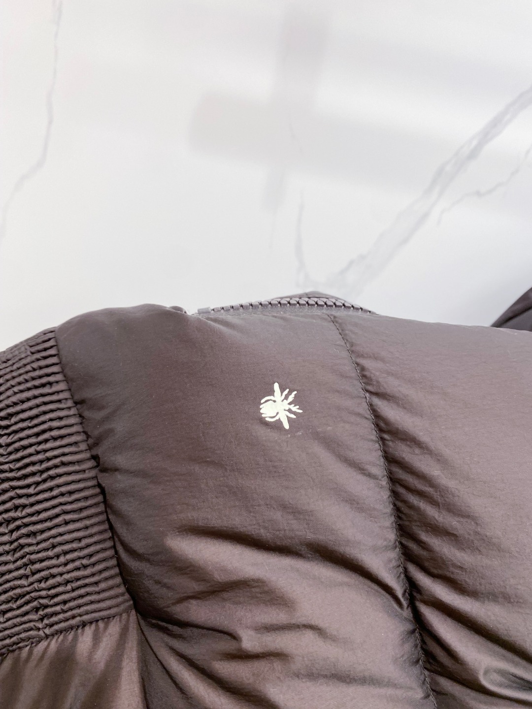 Dior 迪奥 🆕🆕🆕25年冬季最新羽绒服立体剪裁廓形版型上身显瘦帅气！胸前小logo设计、时尚感极强。