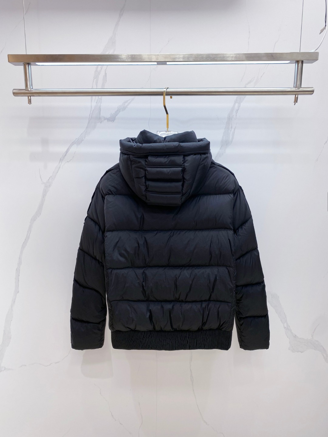 Dior 迪奥 🆕🆕🆕25年冬季最新羽绒服立体剪裁廓形版型上身显瘦帅气！胸前小logo设计、时尚感极强。