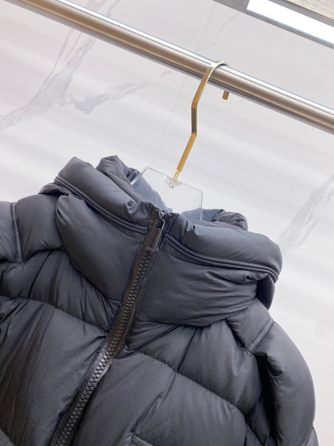 Dior 迪奥 🆕🆕🆕25年冬季最新羽绒服立体剪裁廓形版型上身显瘦帅气！胸前小logo设计、时尚感极强。