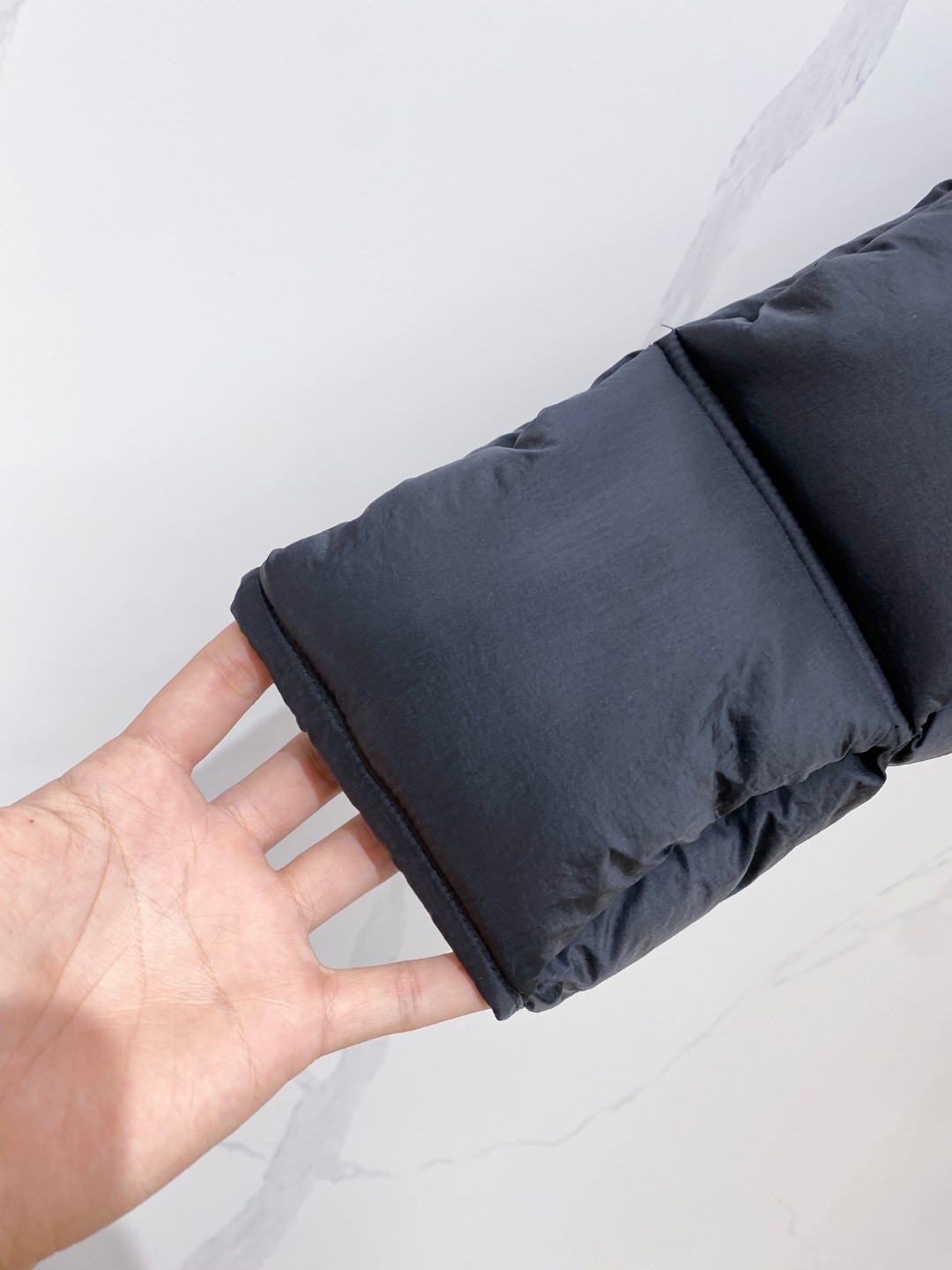 Dior 迪奥 🆕🆕🆕25年冬季最新羽绒服立体剪裁廓形版型上身显瘦帅气！胸前小logo设计、时尚感极强。