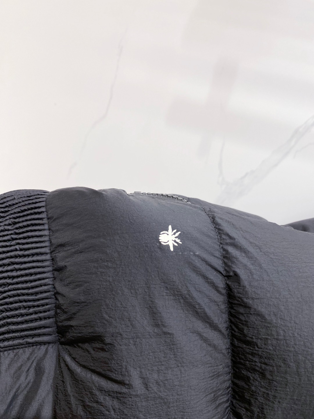 Dior 迪奥 🆕🆕🆕25年冬季最新羽绒服立体剪裁廓形版型上身显瘦帅气！胸前小logo设计、时尚感极强。