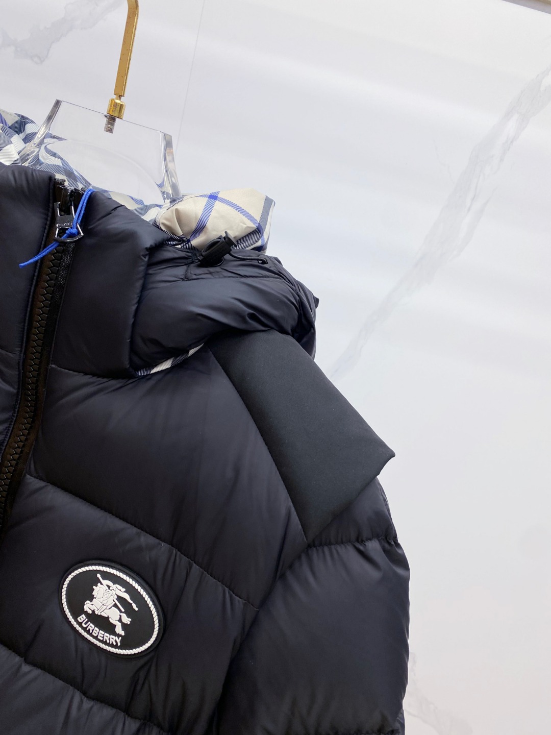 爆款羽绒服 BURBERRY巴宝莉 2025新款羽绒服秀场新品，袖子可拆卸，一衣两穿。品相非常完美，专柜