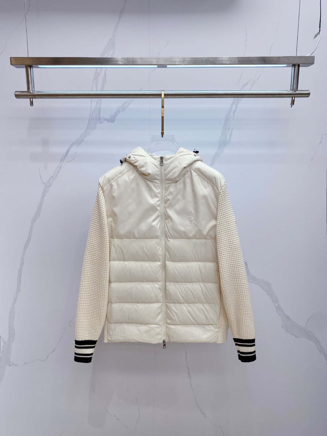 Moncler 蒙口 2025年秋冬新款羽绒服，针织连帽拼接羽绒服采用新国标95白鸭绒，秋冬新品内搭神器