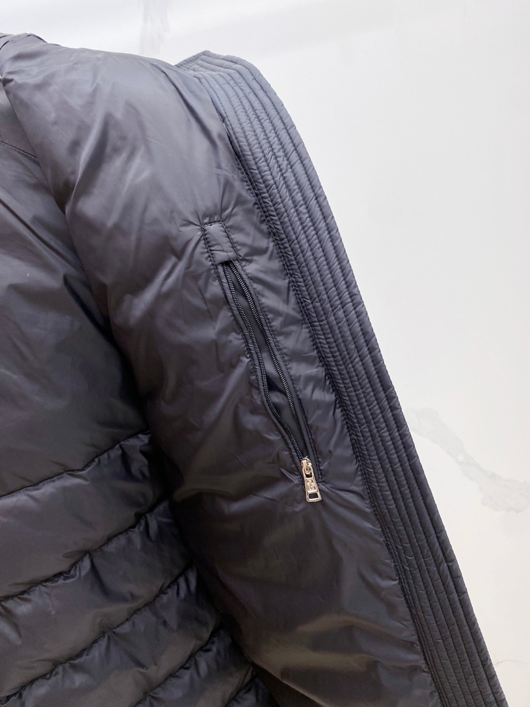 Moncler 蒙口 2025年秋冬新款羽绒服，针织连帽拼接羽绒服采用新国标95白鸭绒，秋冬新品内搭神器