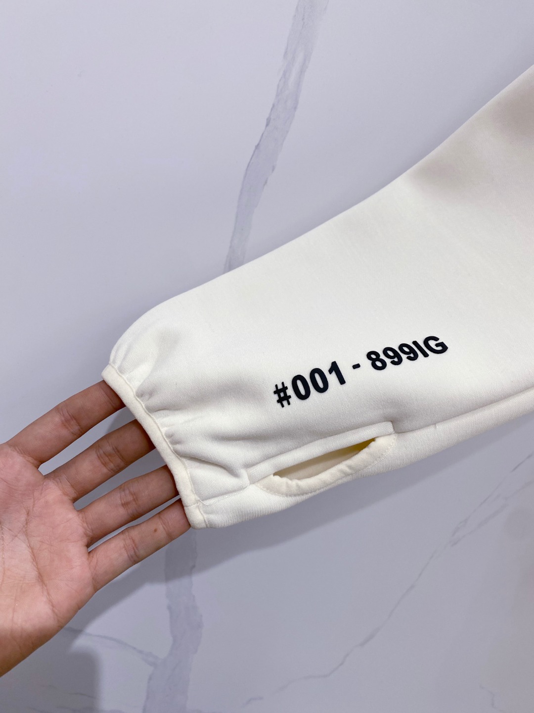 Moncler 蒙口 FW2025新款连帽拼羽绒夹克外套。经典款，一件难求。采用原版定制面料，正身充90