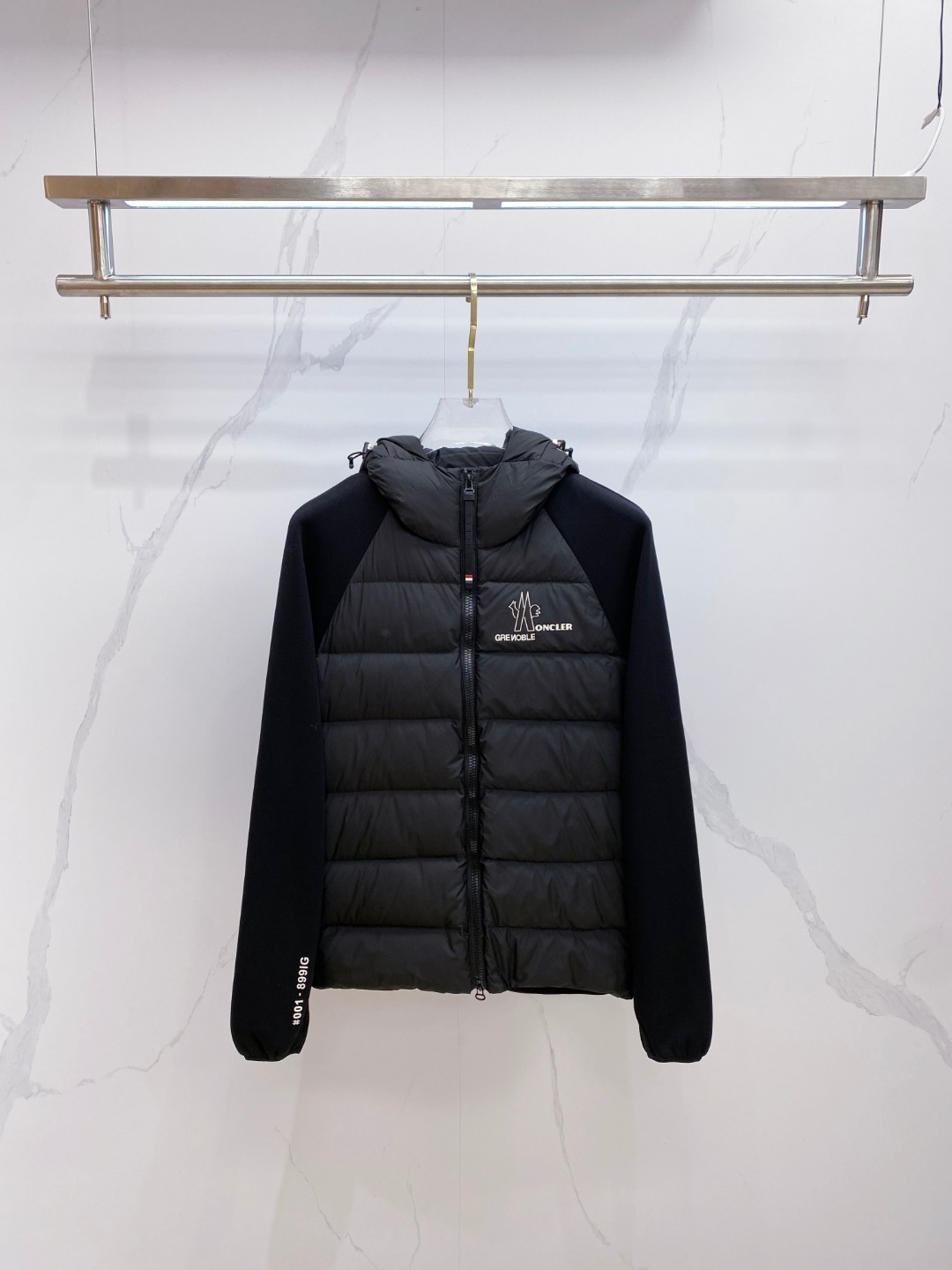 Moncler 蒙口 FW2025新款连帽拼羽绒夹克外套。经典款，一件难求。采用原版定制面料，正身充90