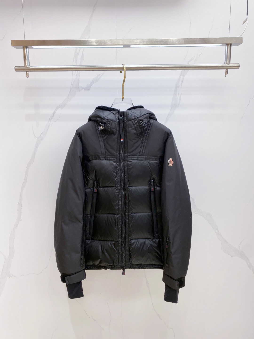 特级羽绒⬆️ Moncler Grenoble男士Morgins羊毛皮拼接里羽绒服.高端单品.原版购入开