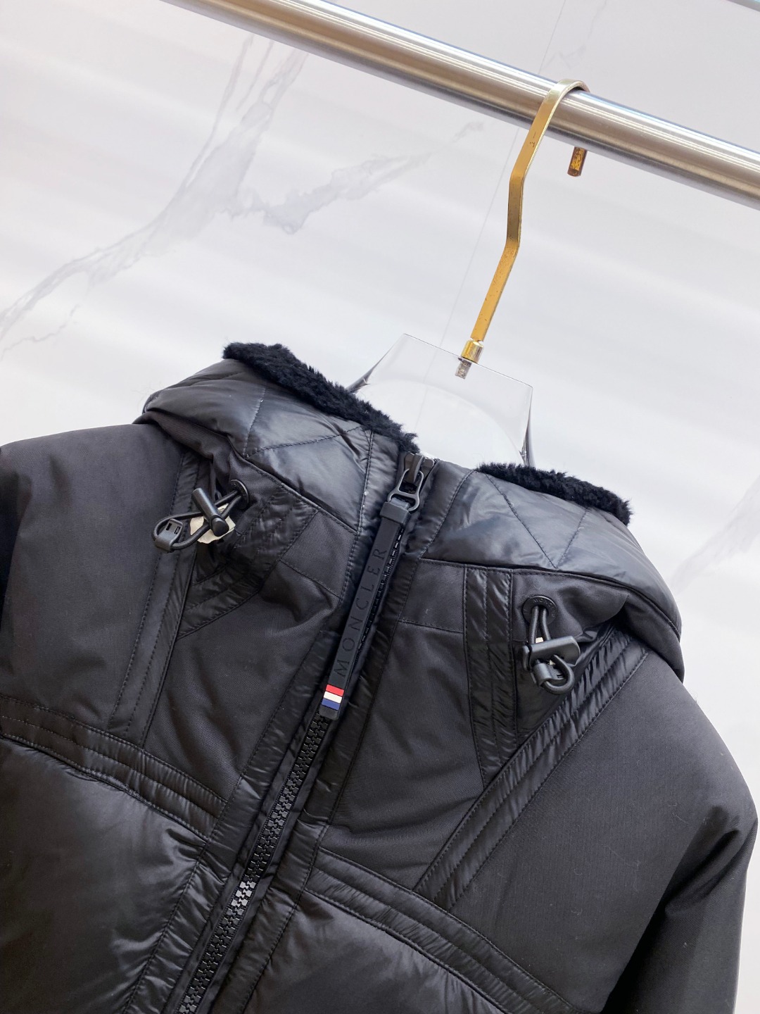 特级羽绒⬆️ Moncler Grenoble男士Morgins羊毛皮拼接里羽绒服.高端单品.原版购入开