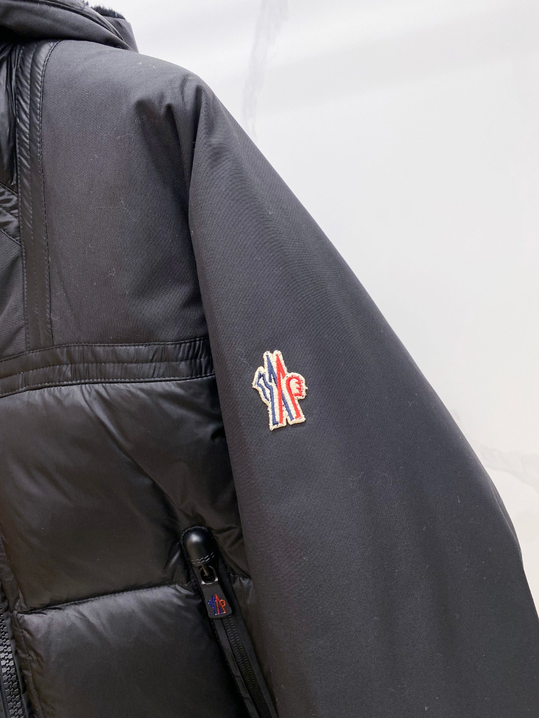 特级羽绒⬆️ Moncler Grenoble男士Morgins羊毛皮拼接里羽绒服.高端单品.原版购入开