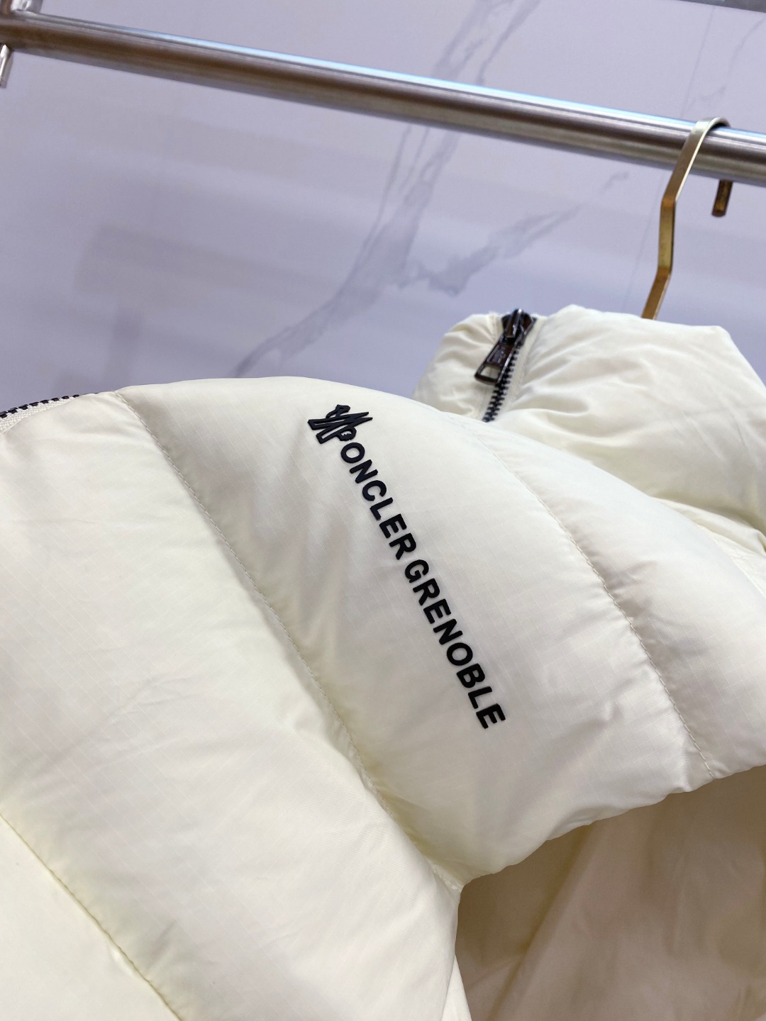 Moncler 蒙口🆕🆕🆕25年冬季新款羽绒马甲立领羽绒马甲，原版订制五金配件，采用顶级90白鸭绒超柔软